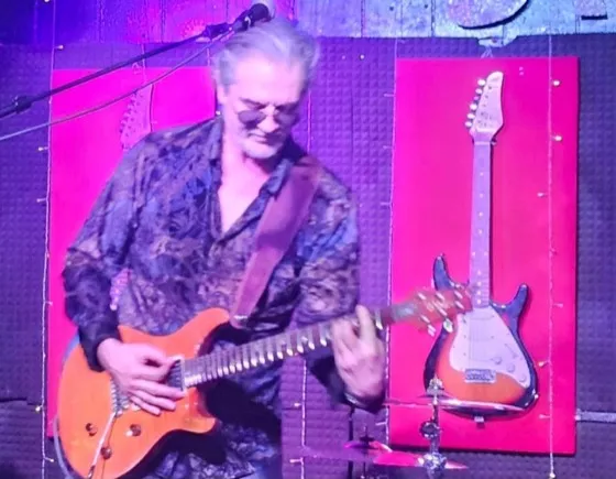 Bob Michaels mid-solo on stage