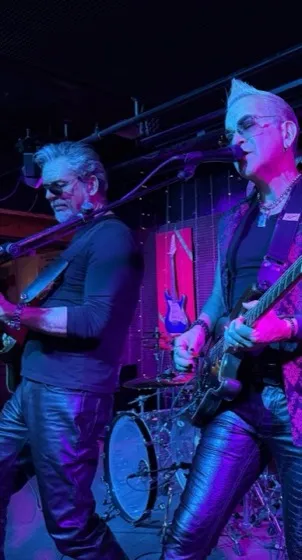Bob and Rik under the stage lights